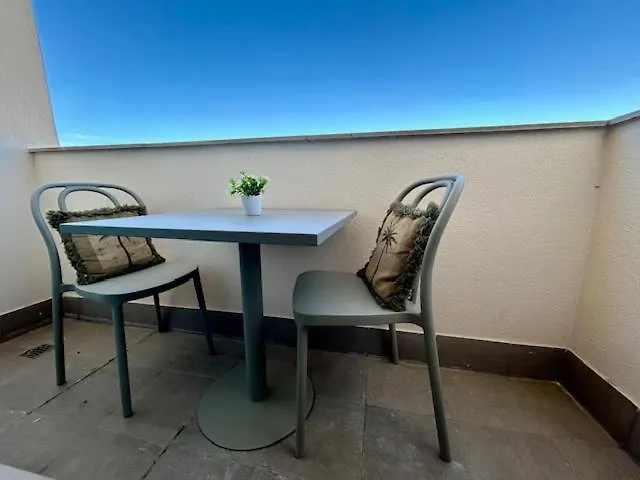 Aparthotel Gatu Travelin El Puerto, Apartamentos Con Parking Y Piscina El Puerto de Santa Maria Spain